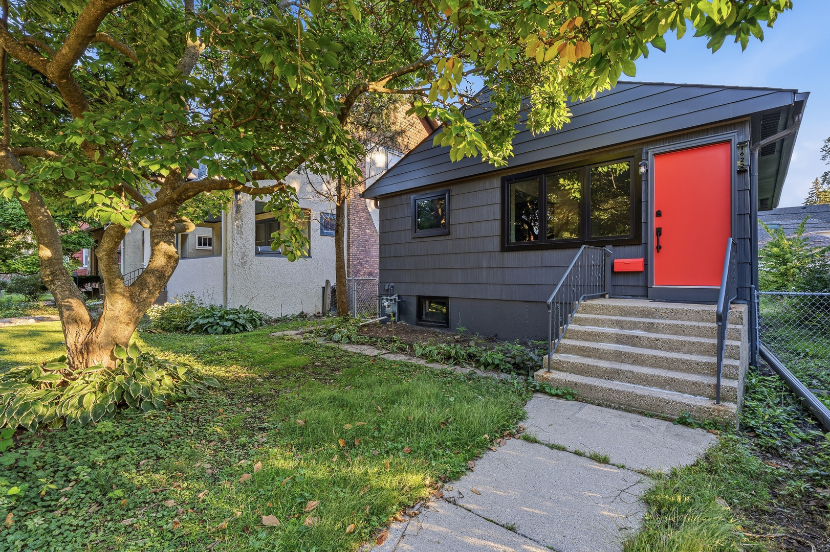 1622 Dempster Street Property Photo 1