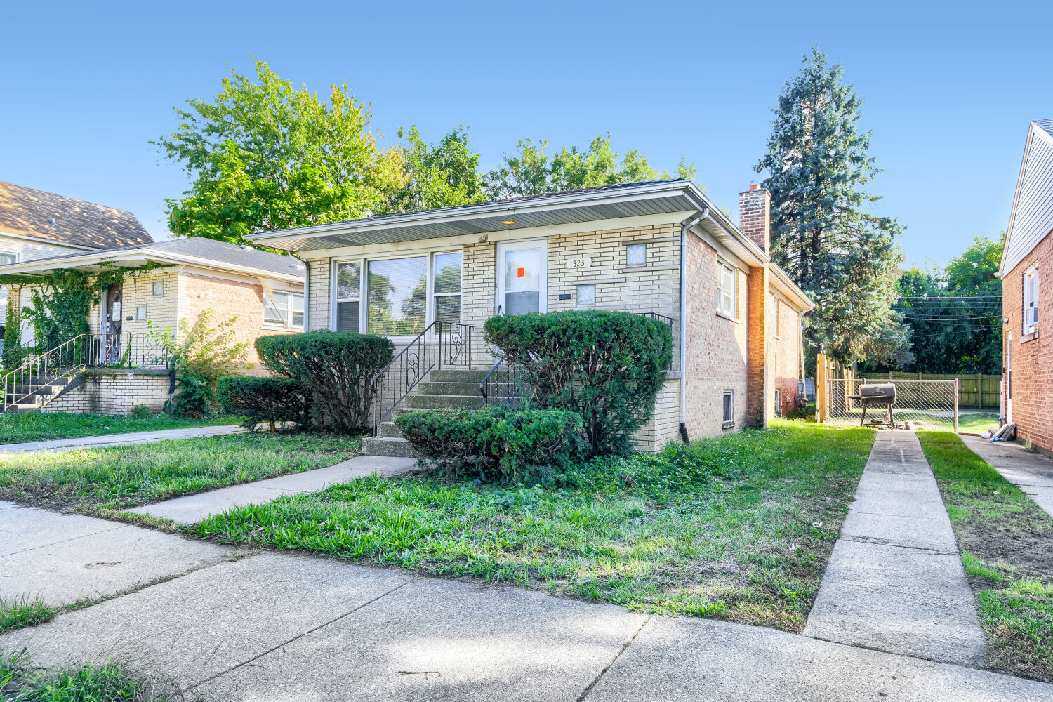 323 154th Place Property Photo 2