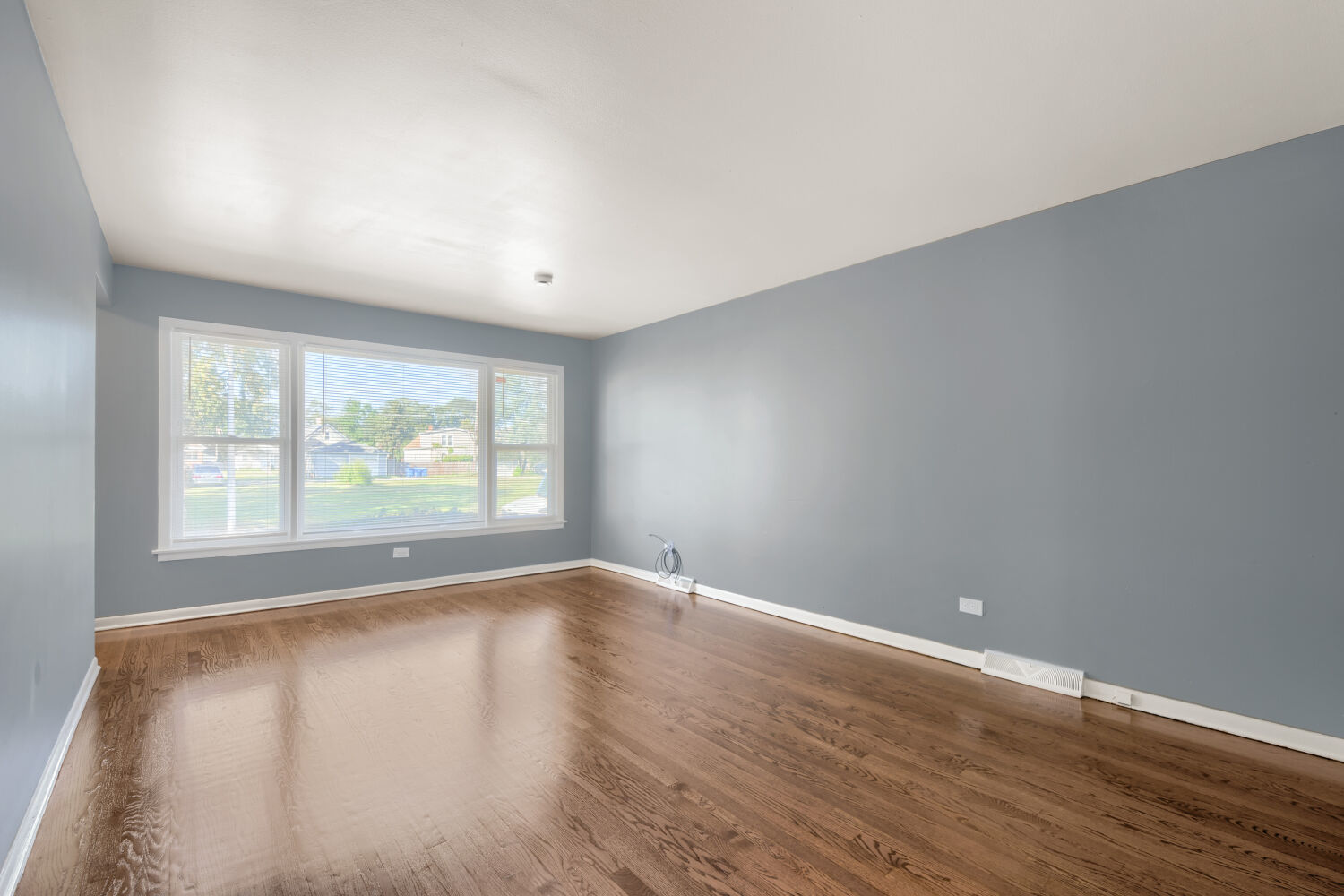 323 154th Place Property Photo 3