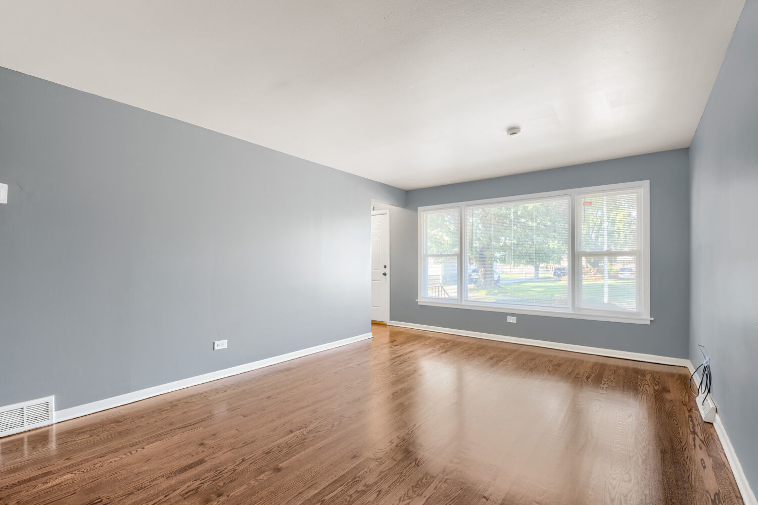323 154th Place Property Photo 4