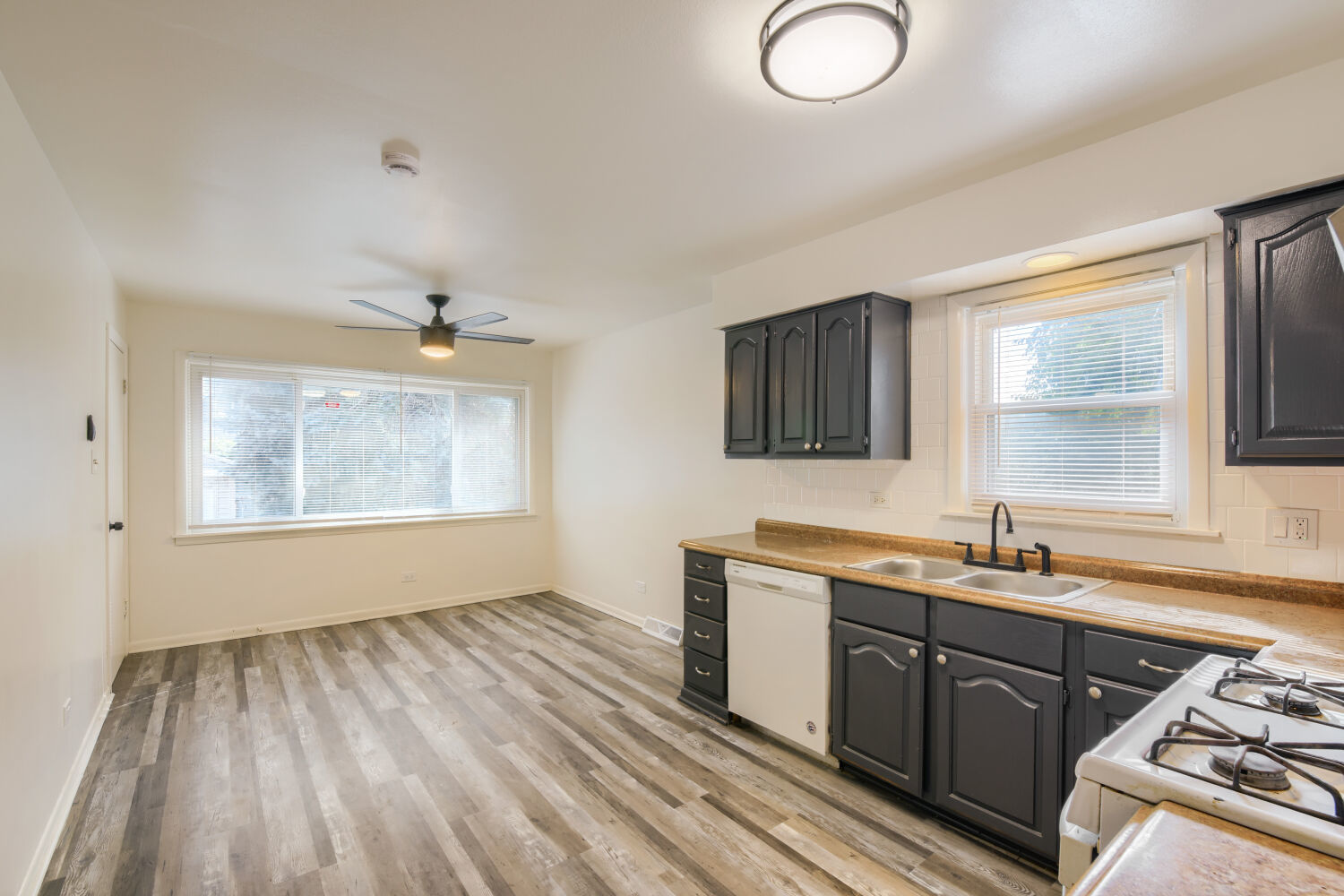 323 154th Place Property Photo 8