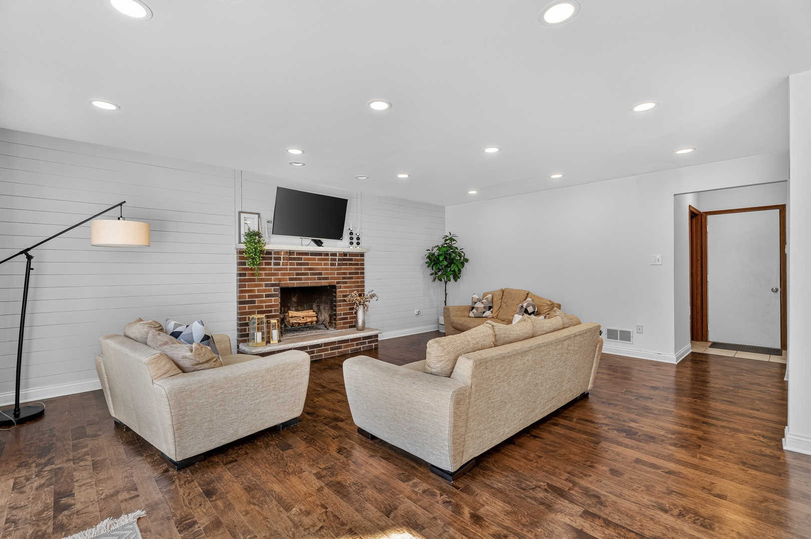 10521 Grandview Drive Property Photo 17