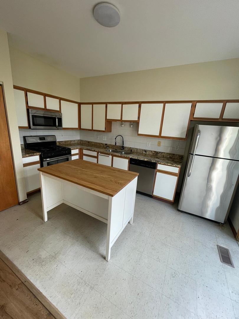 14238 Newberg Court Property Photo 7