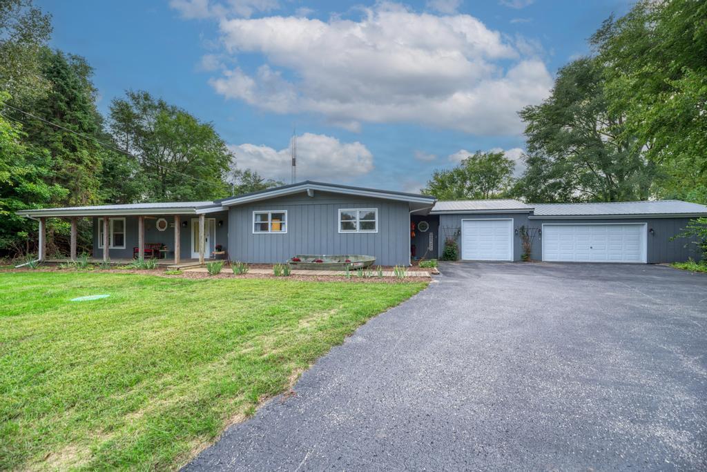 3245 N Lakeside Drive Property Photo 1