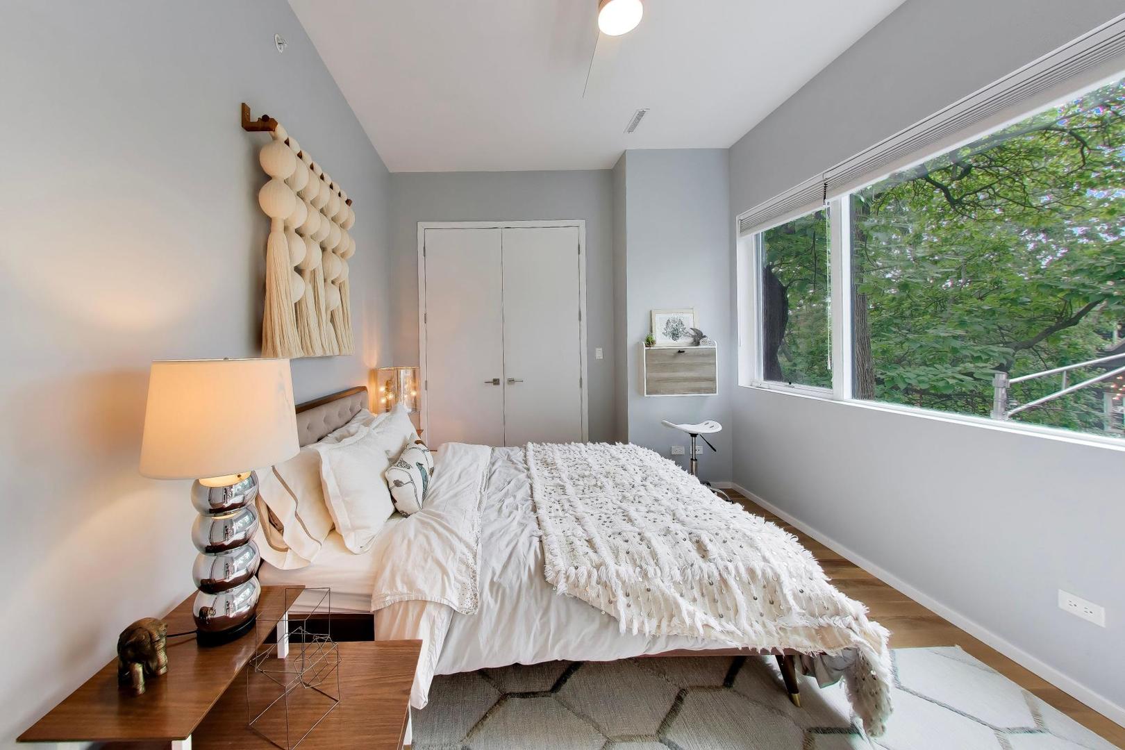 2071 N Oakley Avenue Property Photo 22