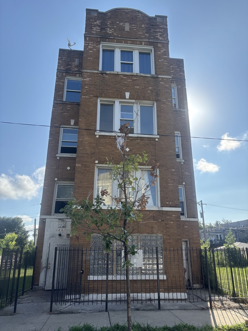 1307 S Lawndale Avenue Property Photo 1