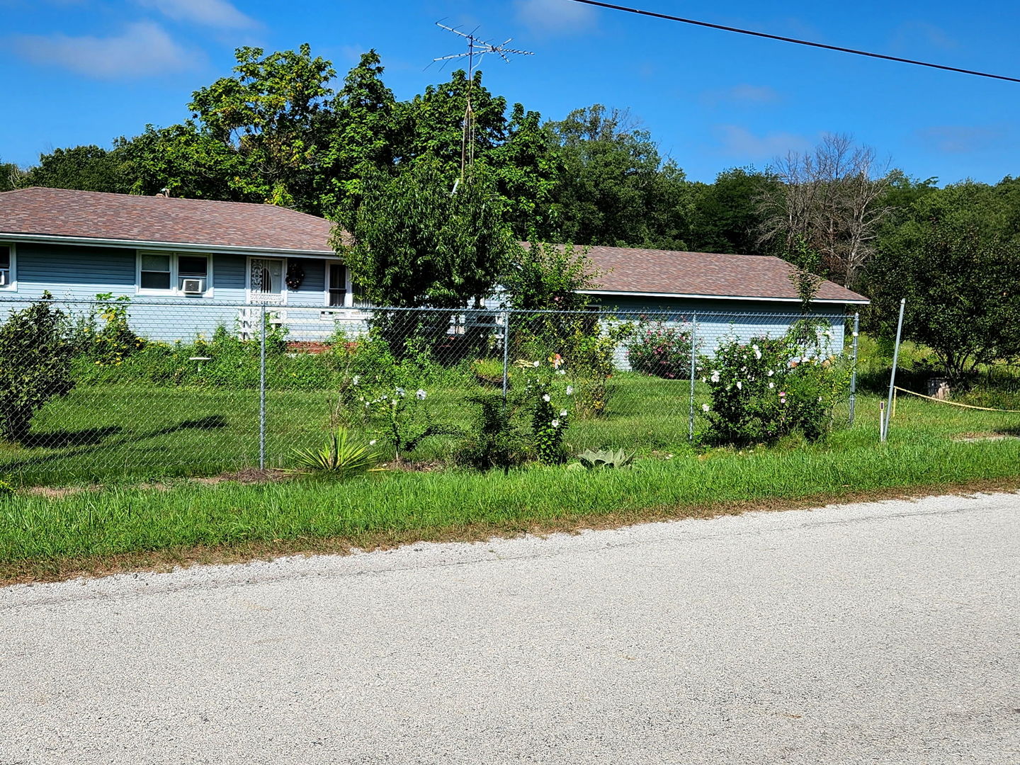 335 S State Line Road Property Photo 1