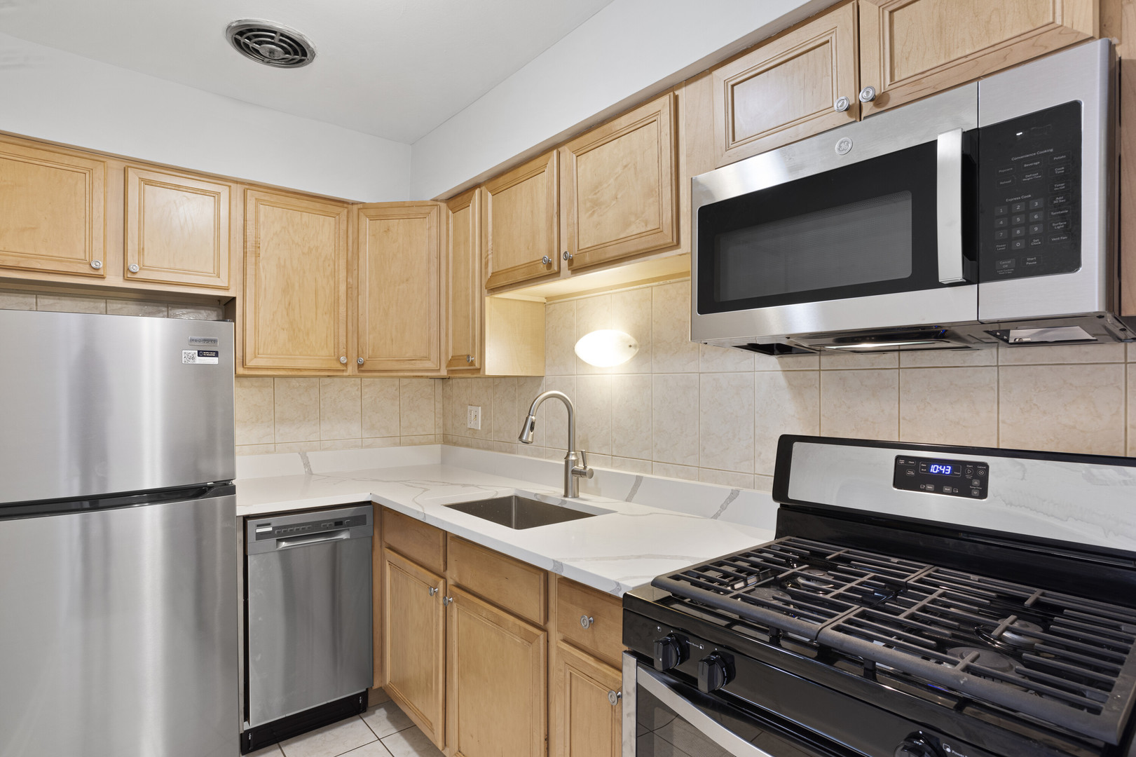 6758 N Sheridan Avenue 535 Property Photo 5