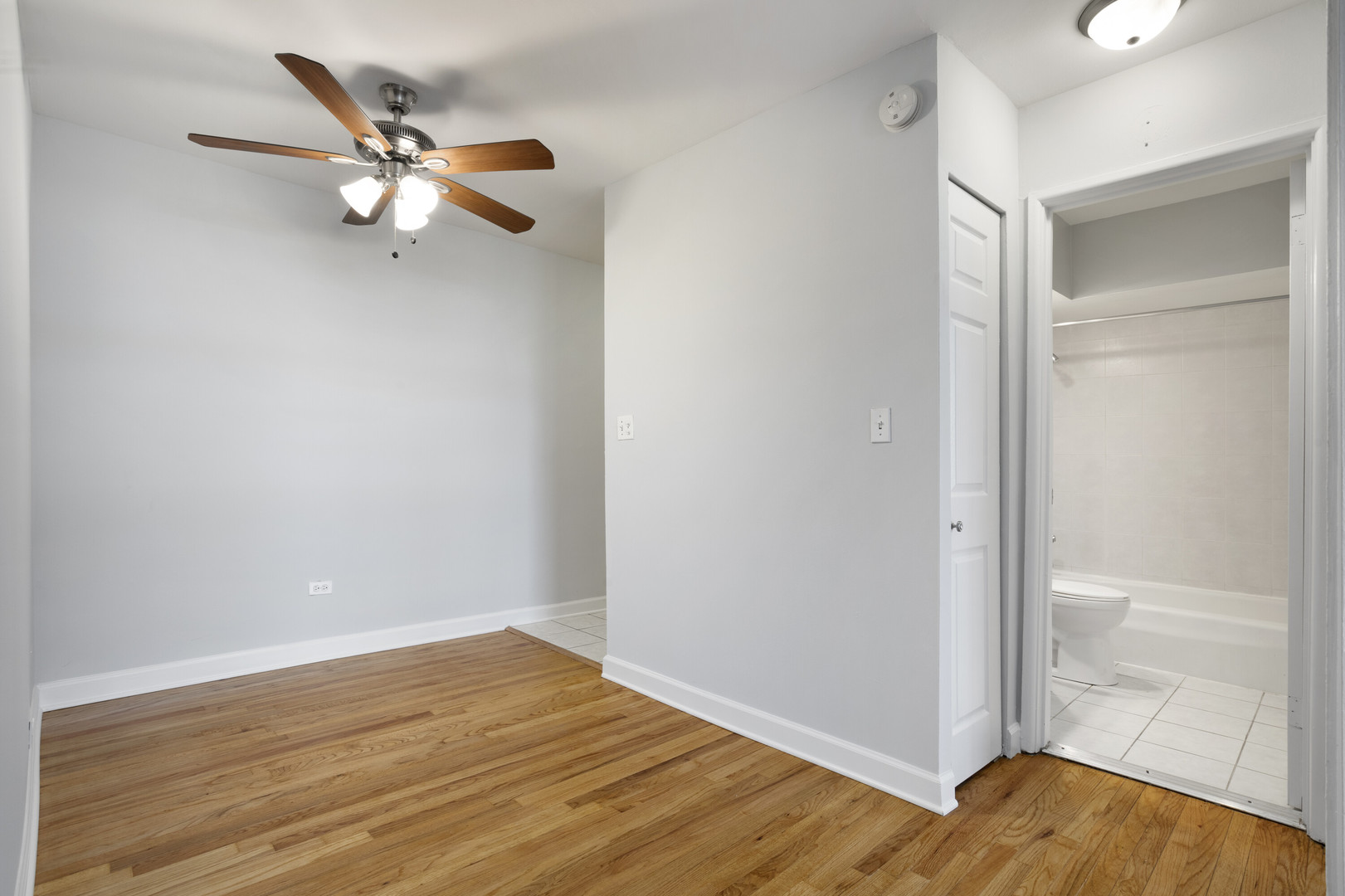 6758 N Sheridan Avenue 535 Property Photo 6