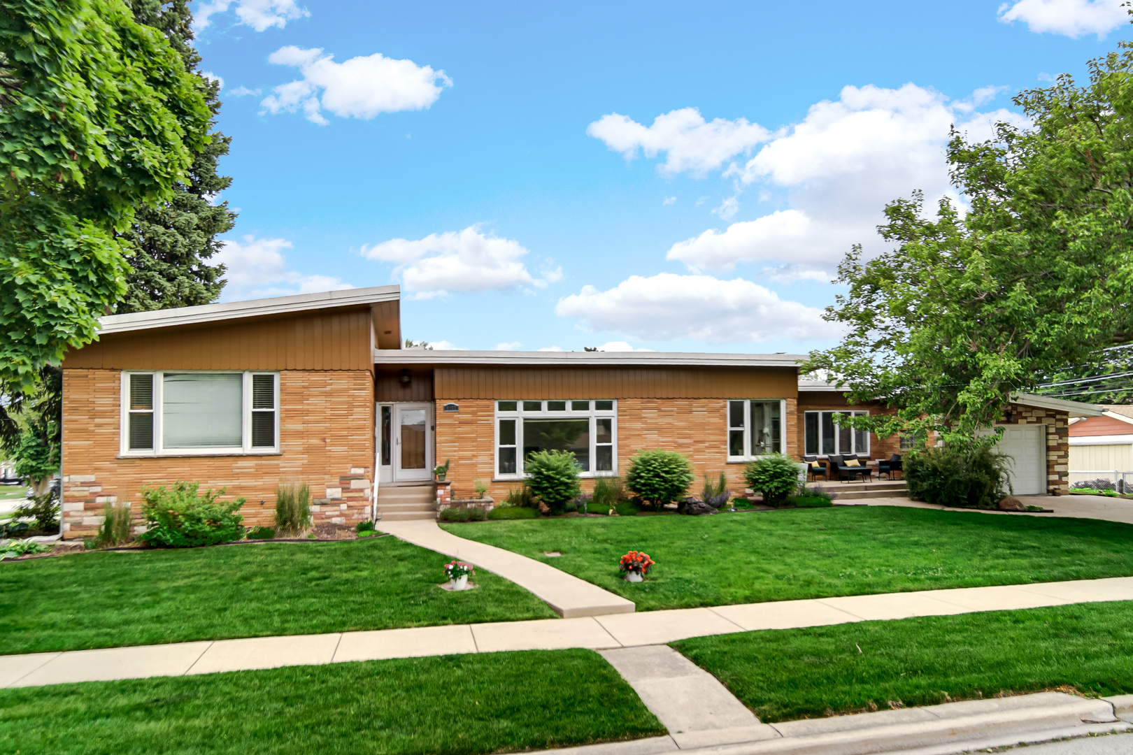 9157 S Avers Avenue Property Photo 1