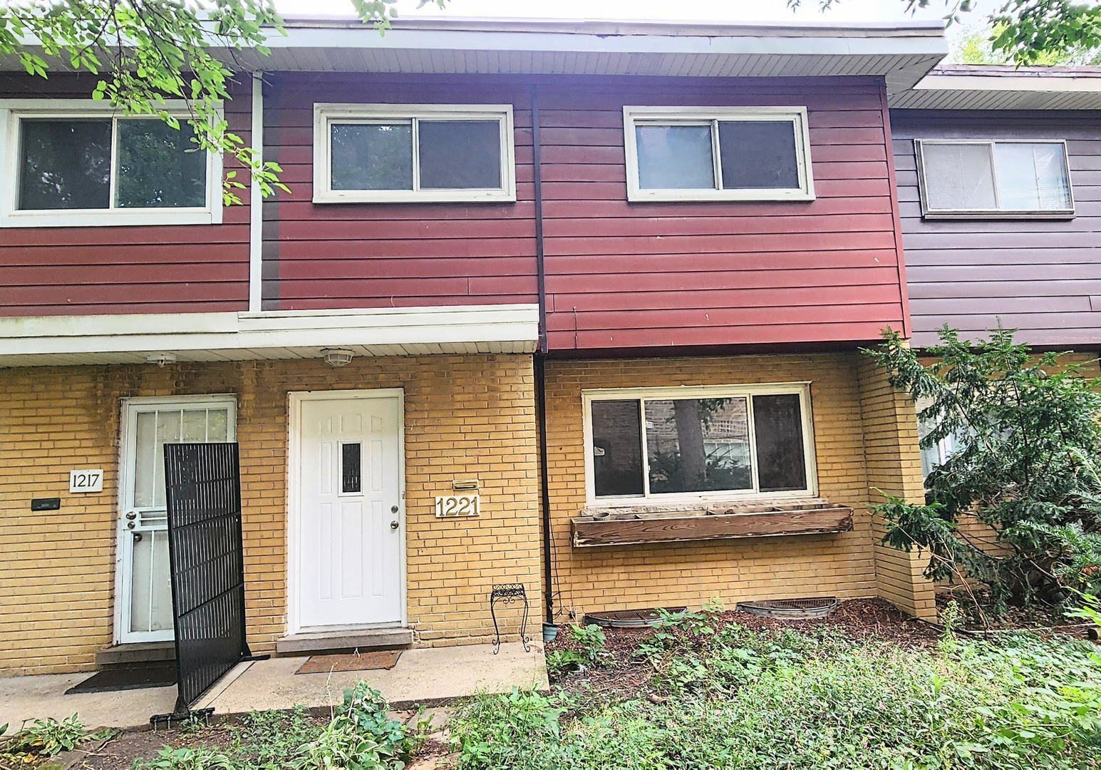 1221 Mulford Street Property Photo 1