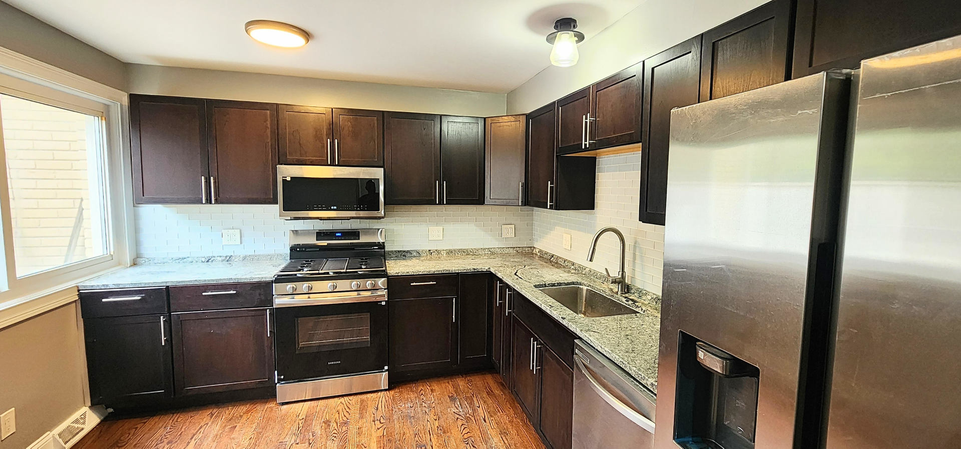 1221 Mulford Street Property Photo 5