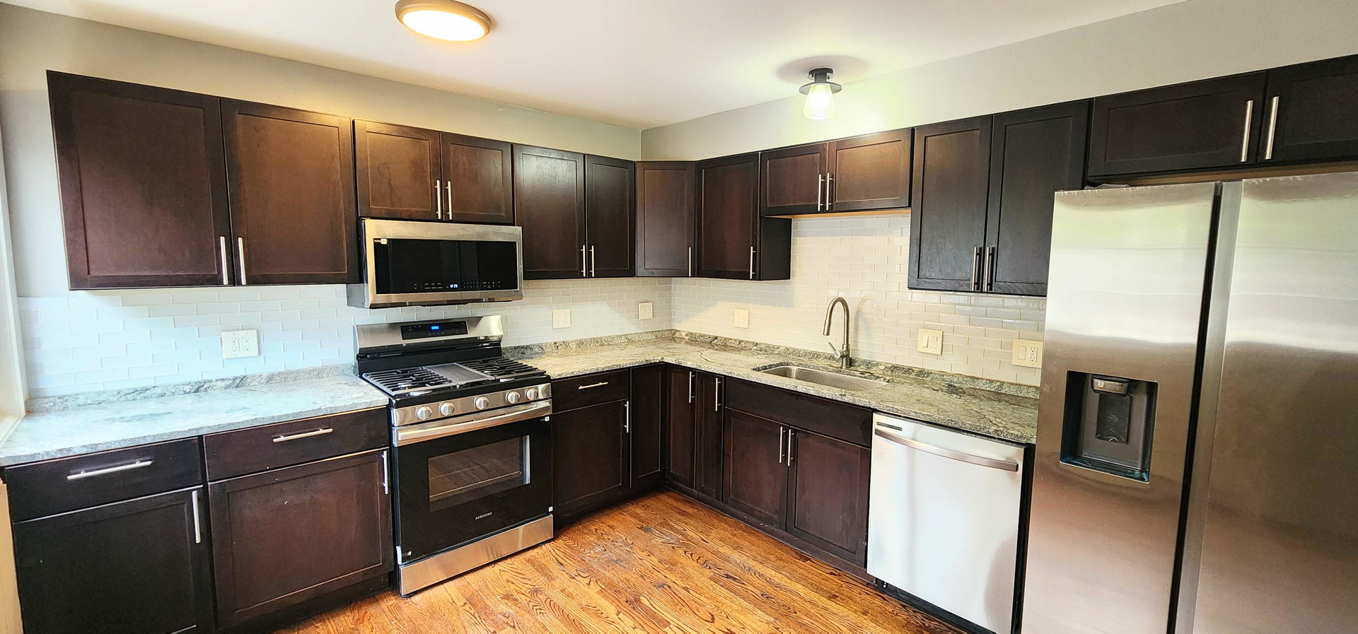 1221 Mulford Street Property Photo 6