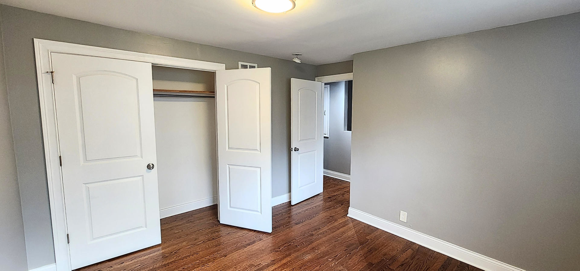 1221 Mulford Street Property Photo 8