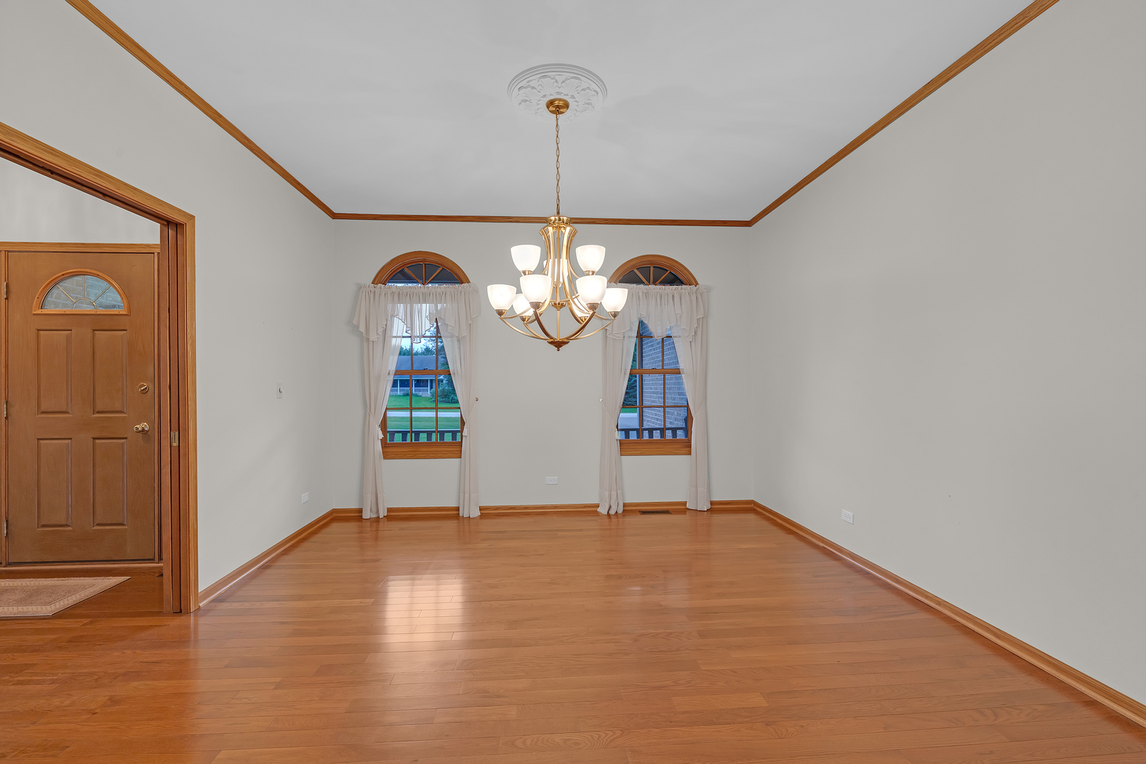 2506 Mustang Trail Property Photo 5