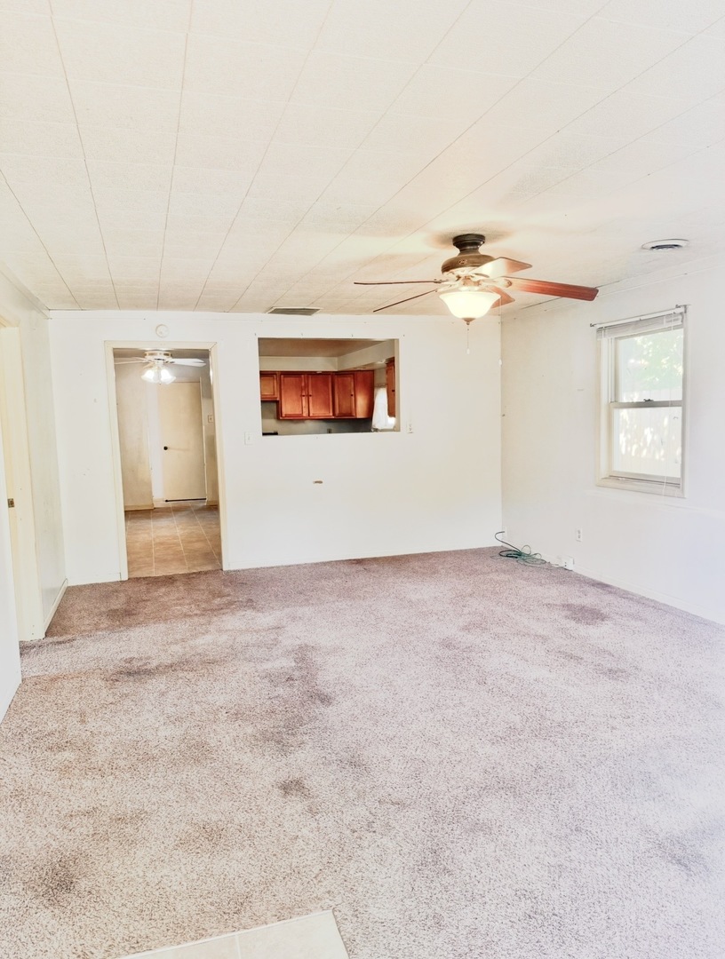 208 W Wapella Street Property Photo 2