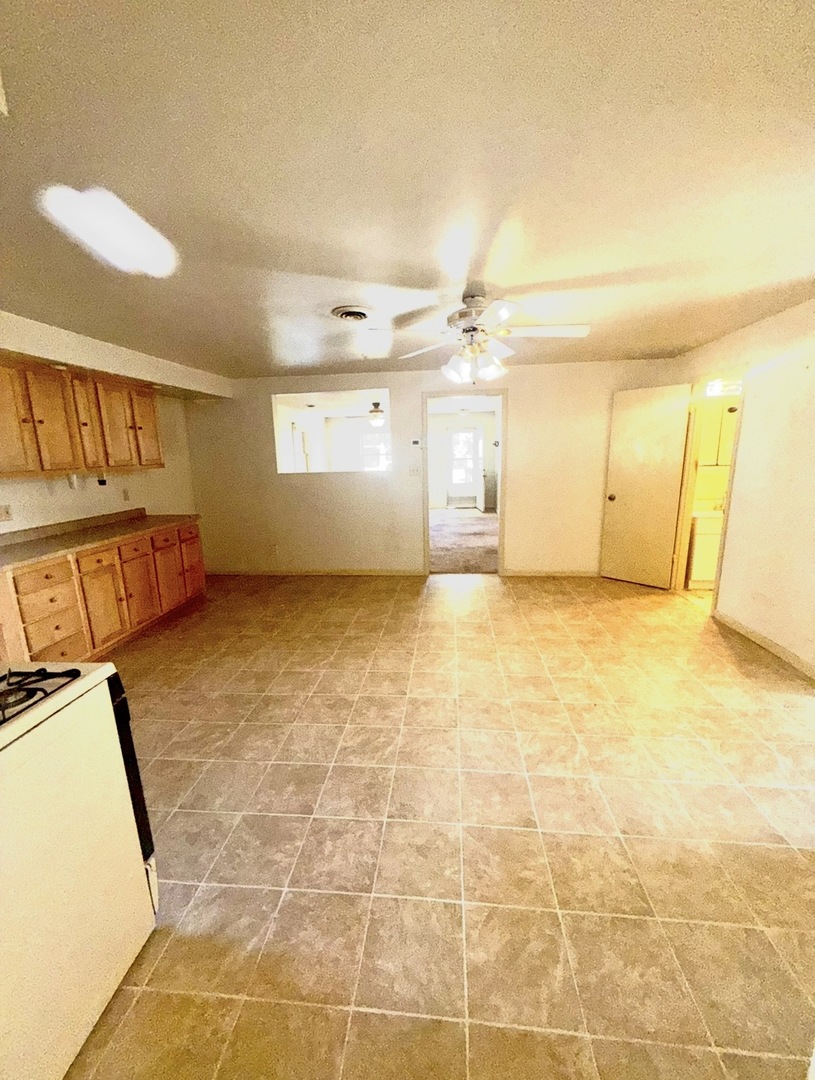 208 W Wapella Street Property Photo 5