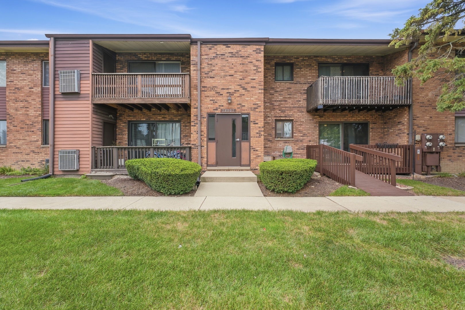 18001 Oak Park Avenue C Property Photo 1