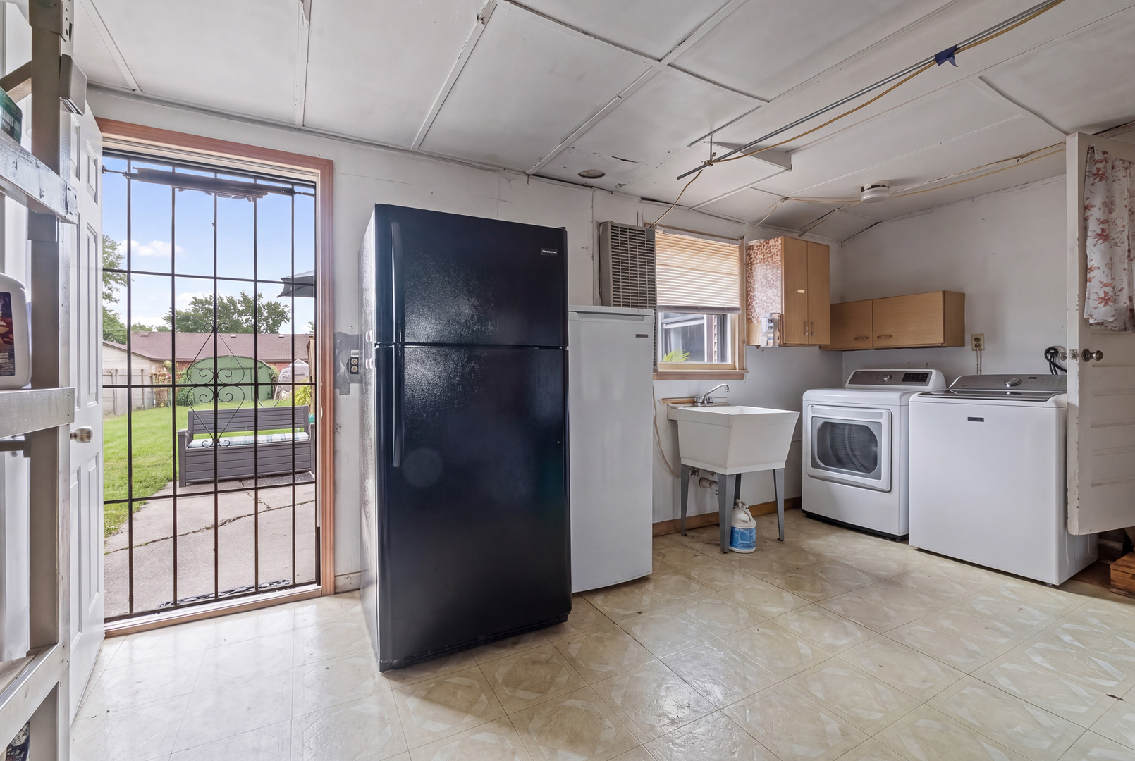 8611 Leclaire Avenue Property Photo 10