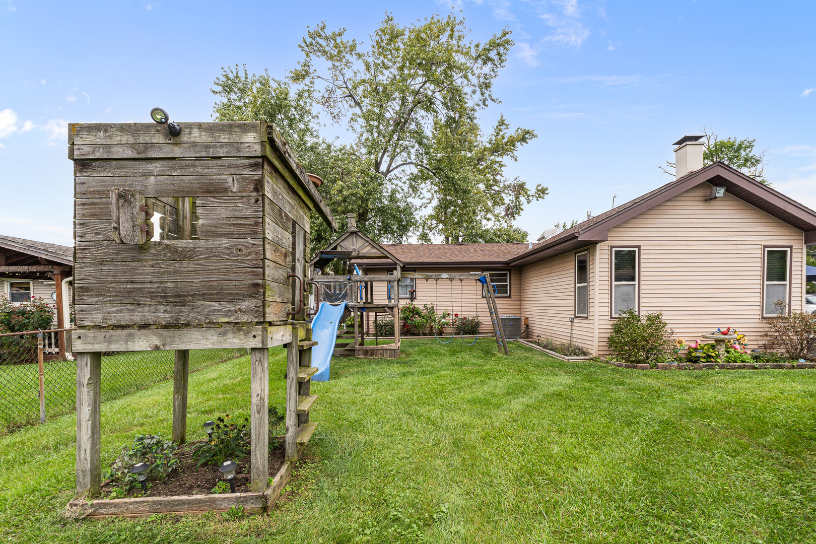 8611 Leclaire Avenue Property Photo 21