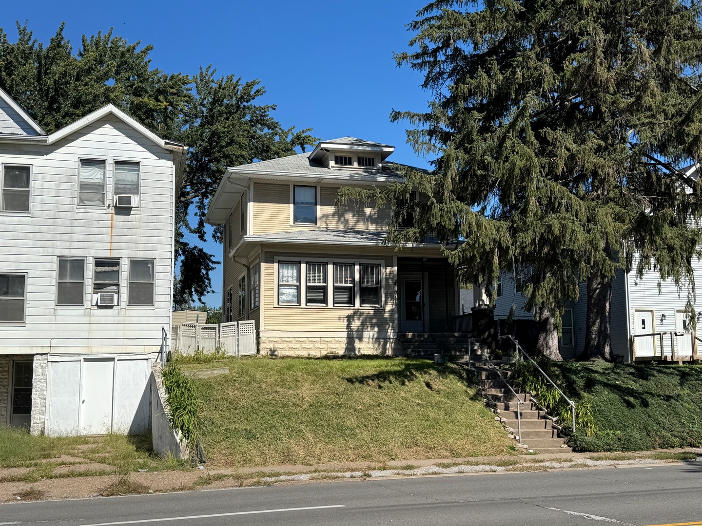 918 W Locust Street Property Photo 1