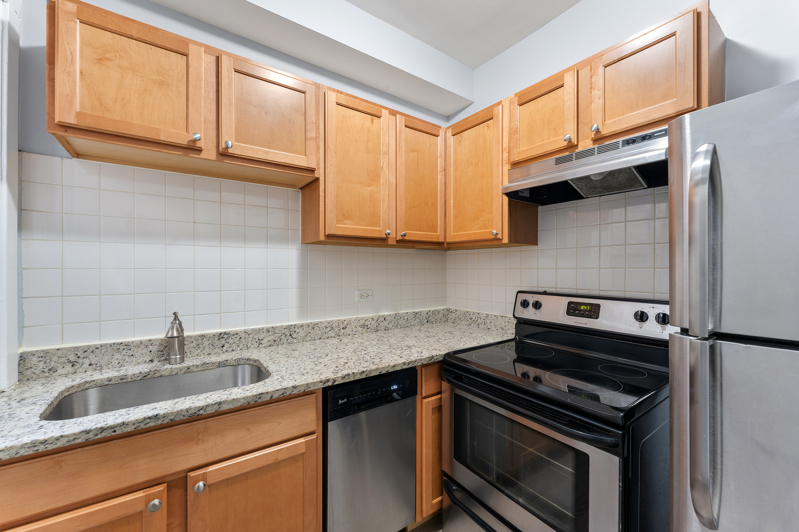 7451 N Greenview Avenue 313 Property Photo 4