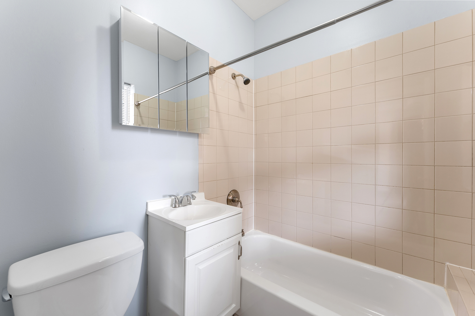 7451 N Greenview Avenue 313 Property Photo 9