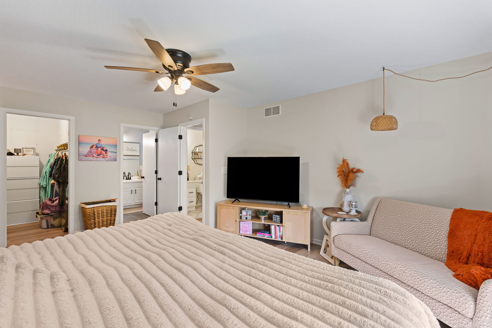 6526 Silvercreek Drive Property Photo 14
