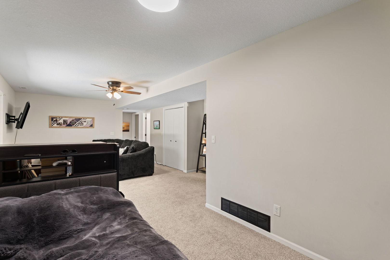 6526 Silvercreek Drive Property Photo 24
