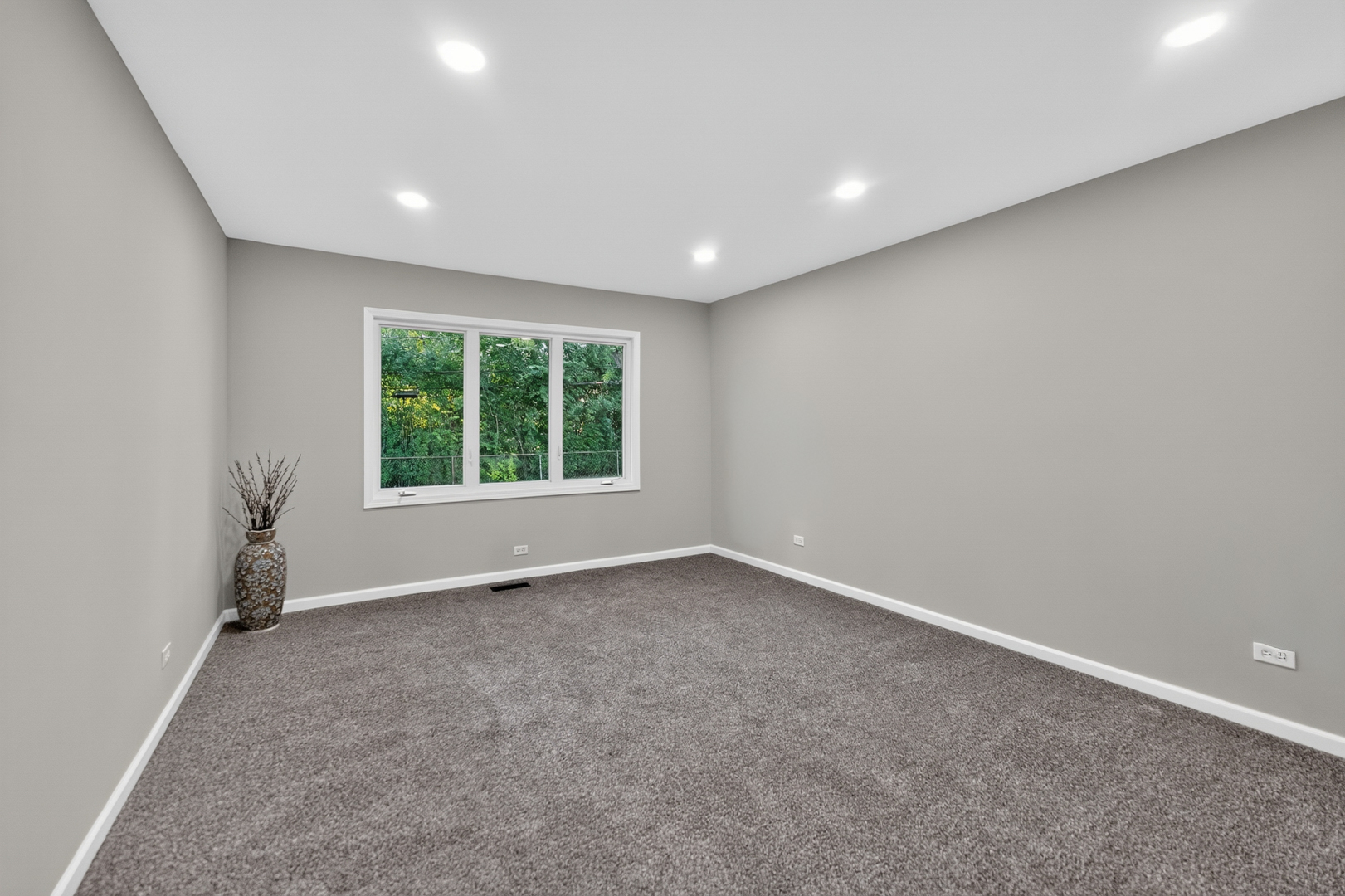 2s054 Avondale Lane Property Photo 6