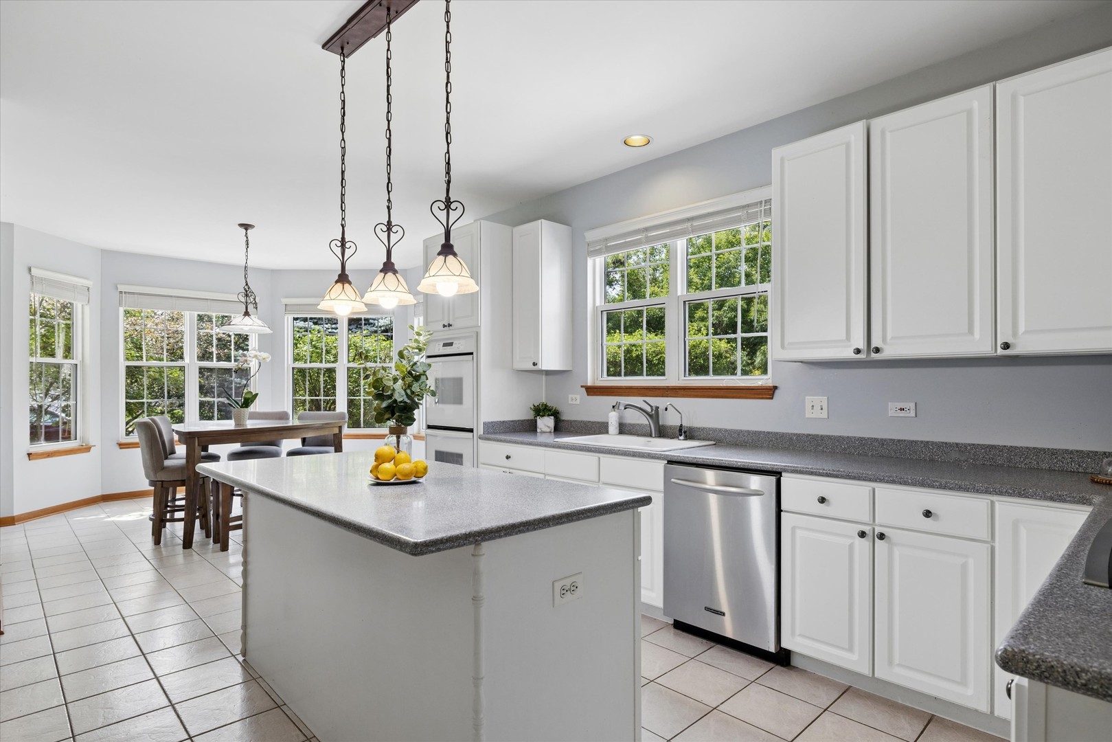 1674 Rolling Hills Drive Property Photo 3