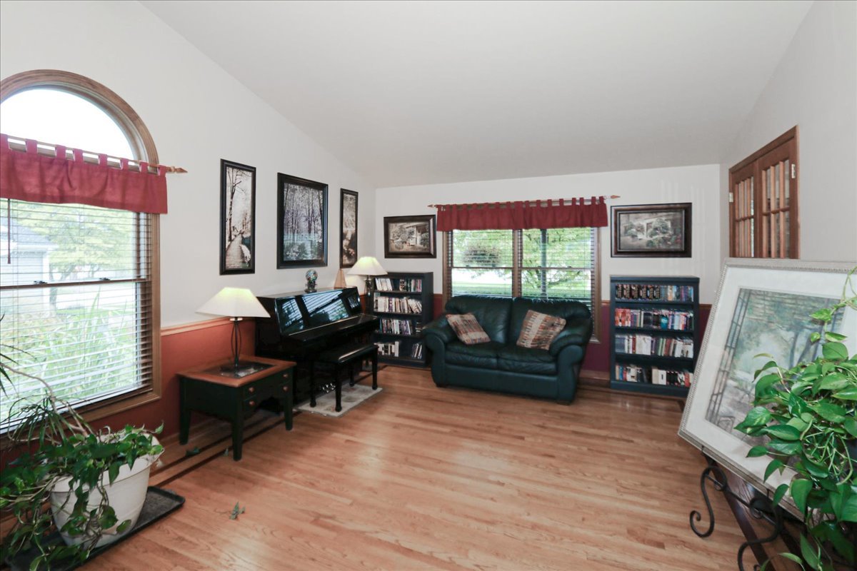 10616 Carl Street Property Photo 8