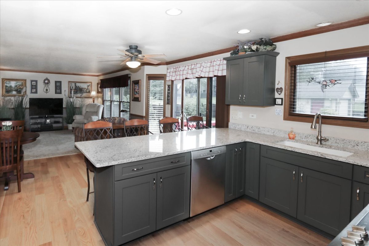 10616 Carl Street Property Photo 15
