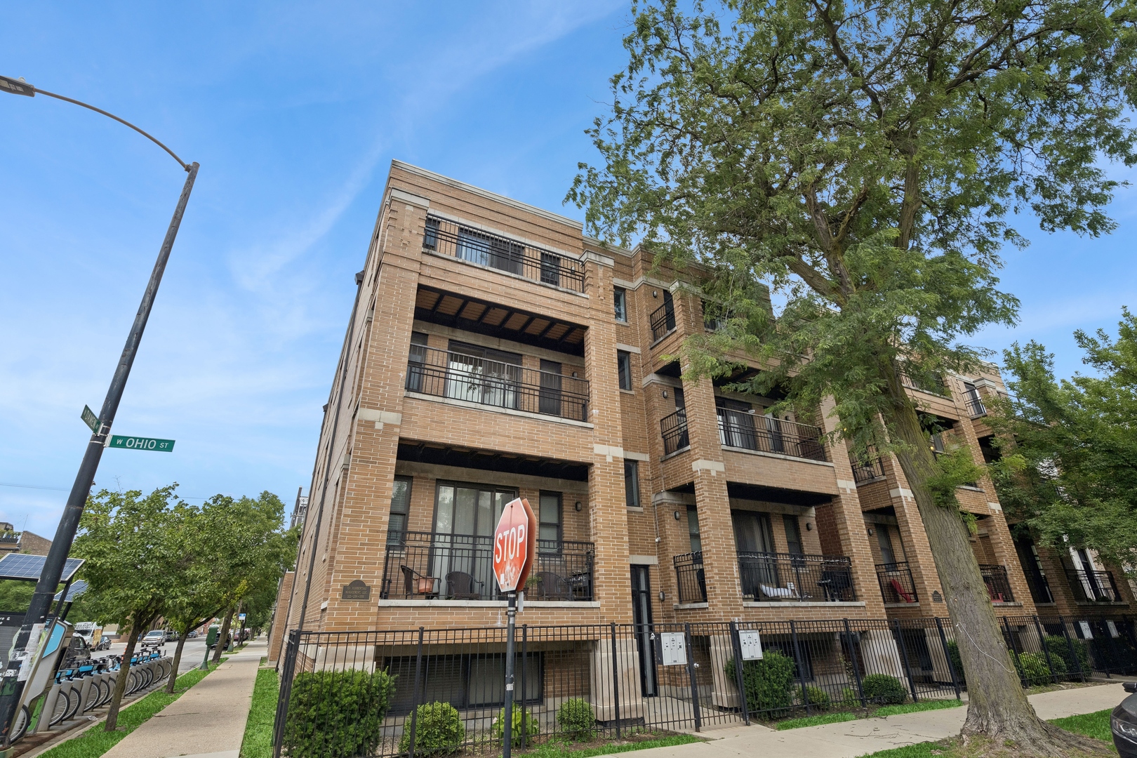 1956 W Ohio Street 3E Property Photo 1