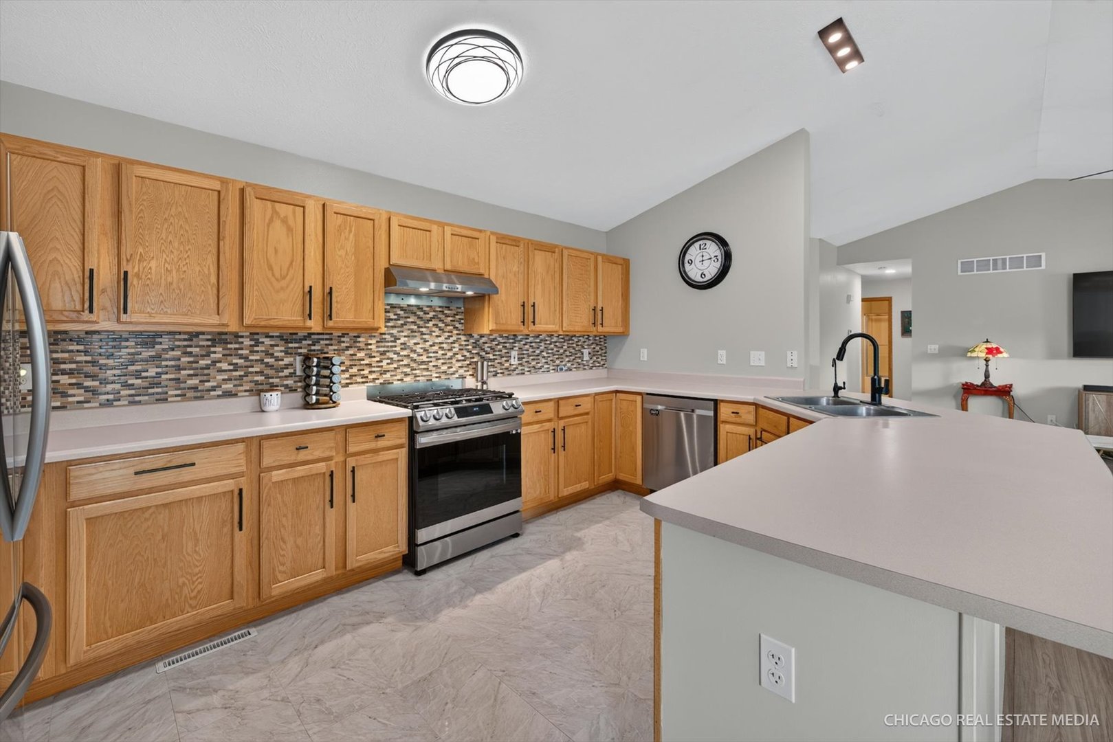 16 King Henry Road Property Photo 12