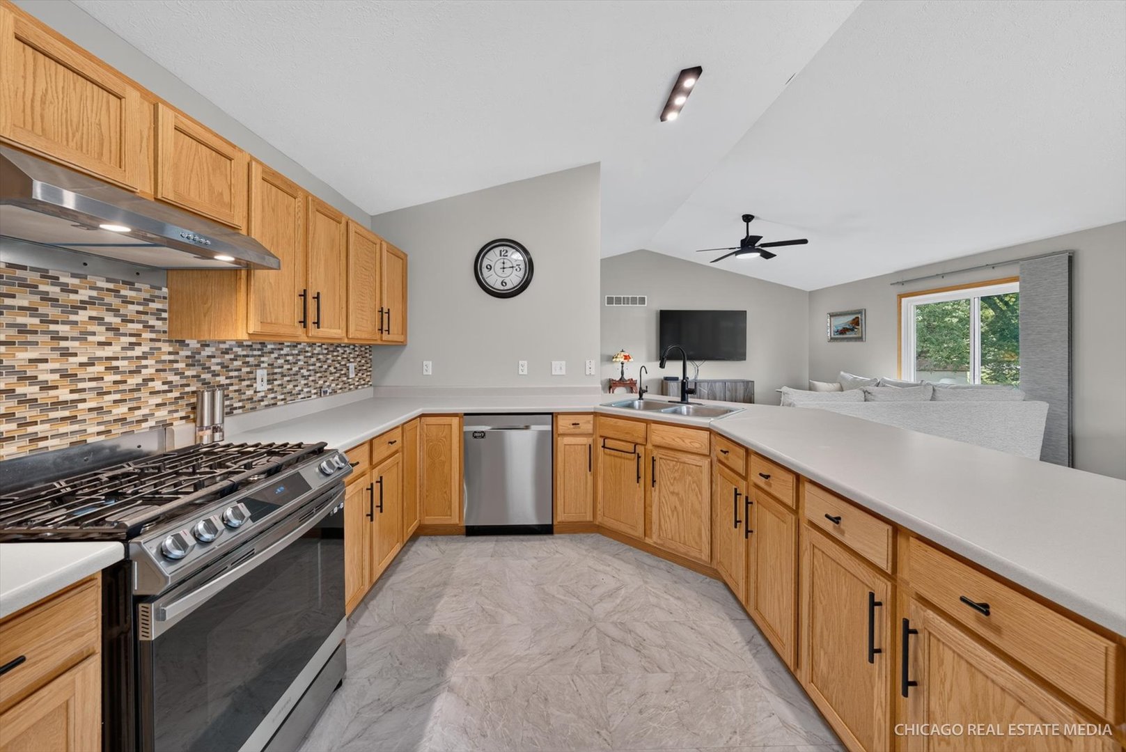 16 King Henry Road Property Photo 14