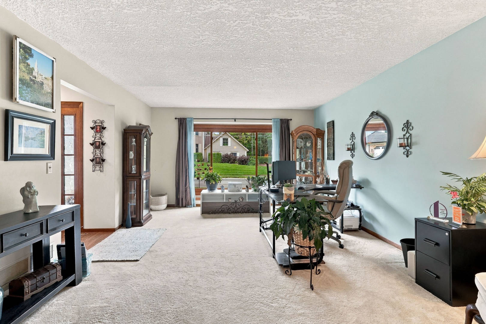 4160 Apple Valley Drive Property Photo 6