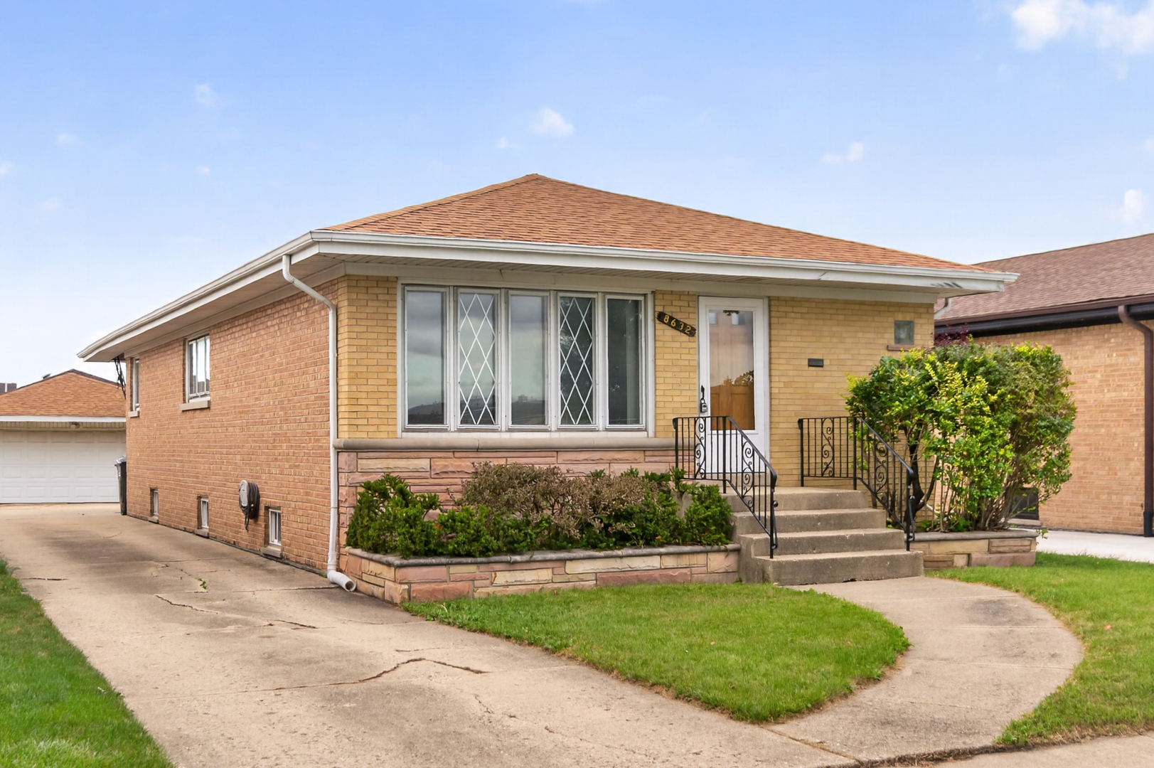 8632 W Ainslie Street Property Photo 1