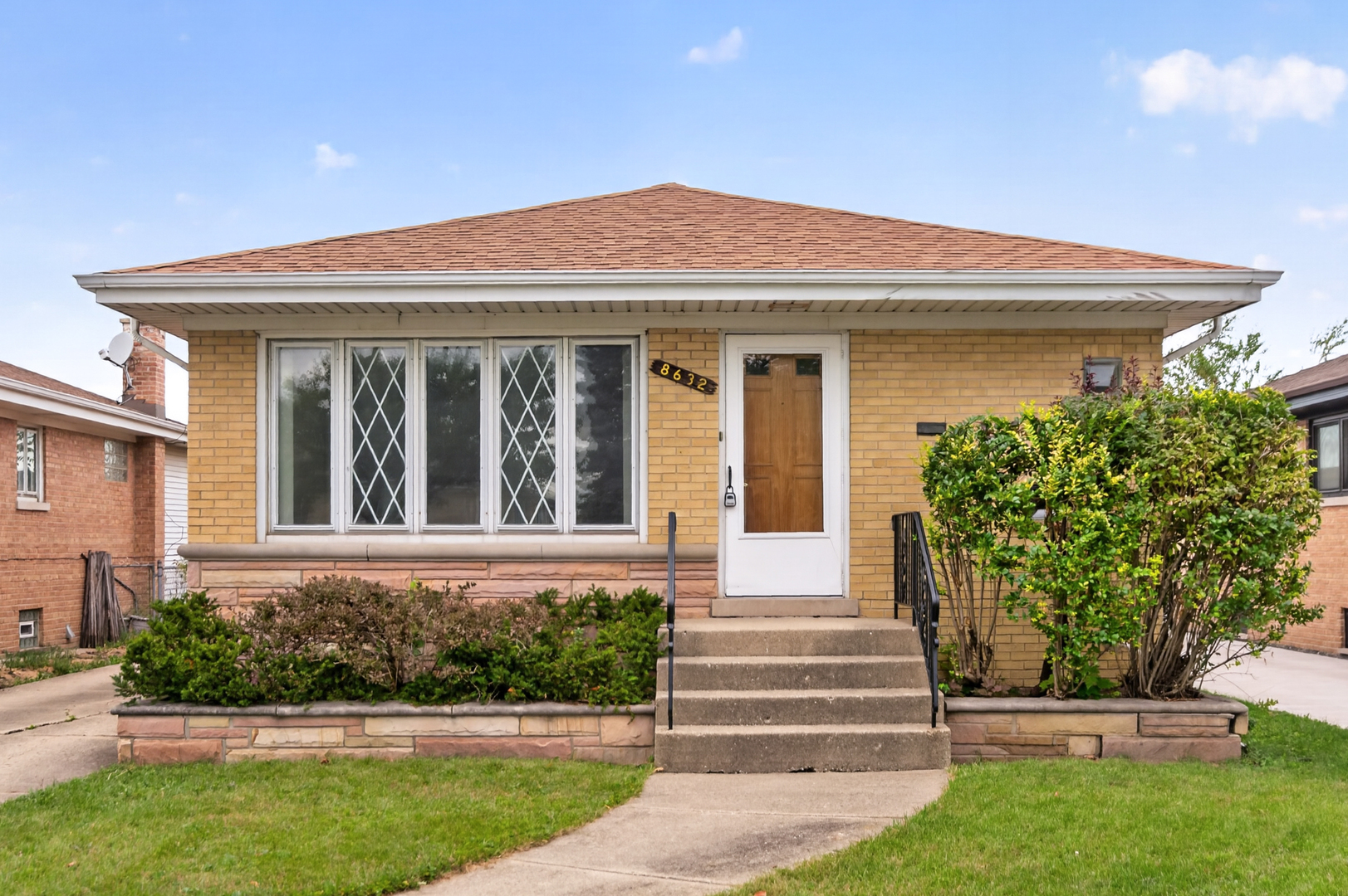8632 W Ainslie Street Property Photo 2