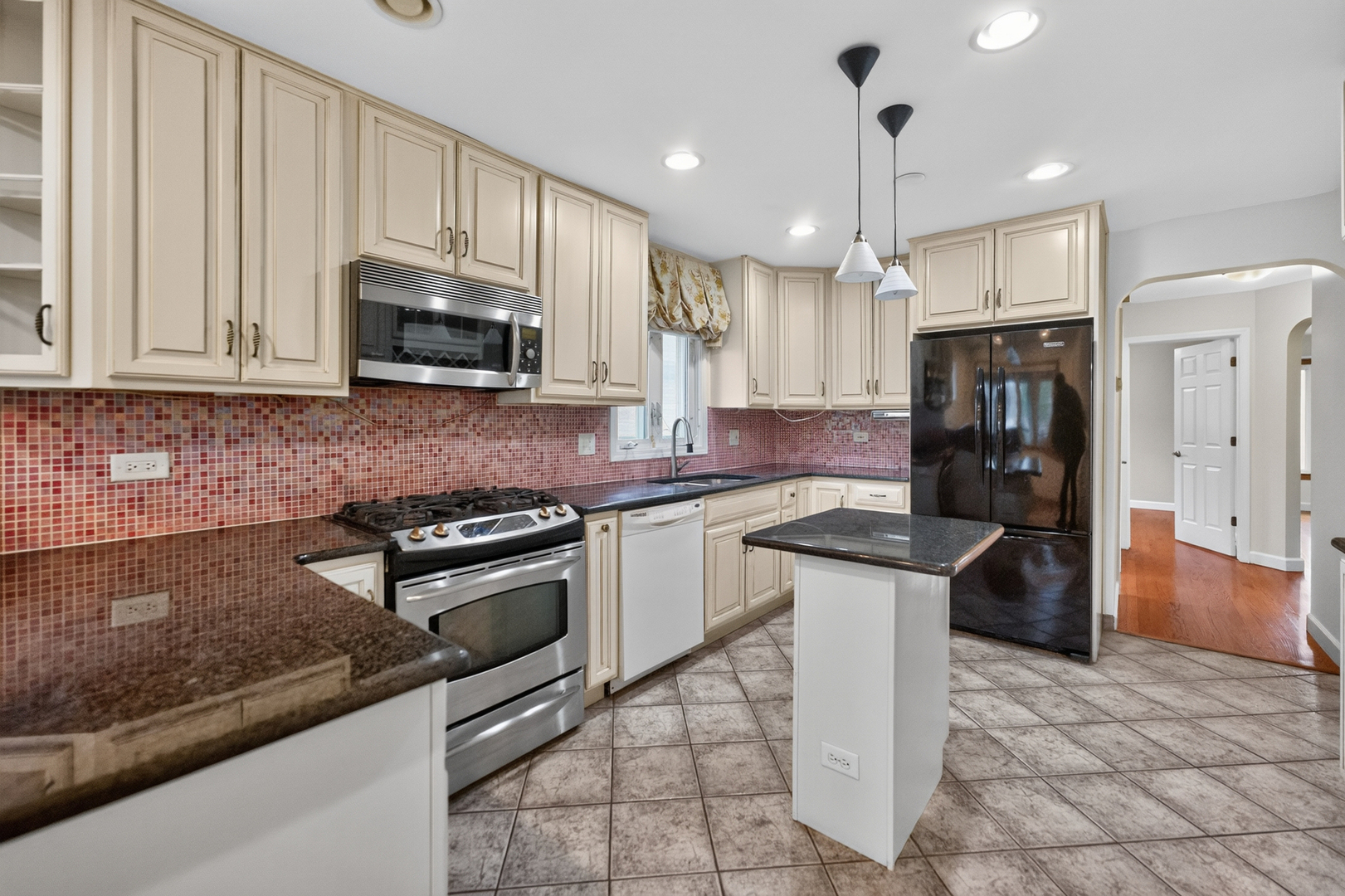 8632 W Ainslie Street Property Photo 3