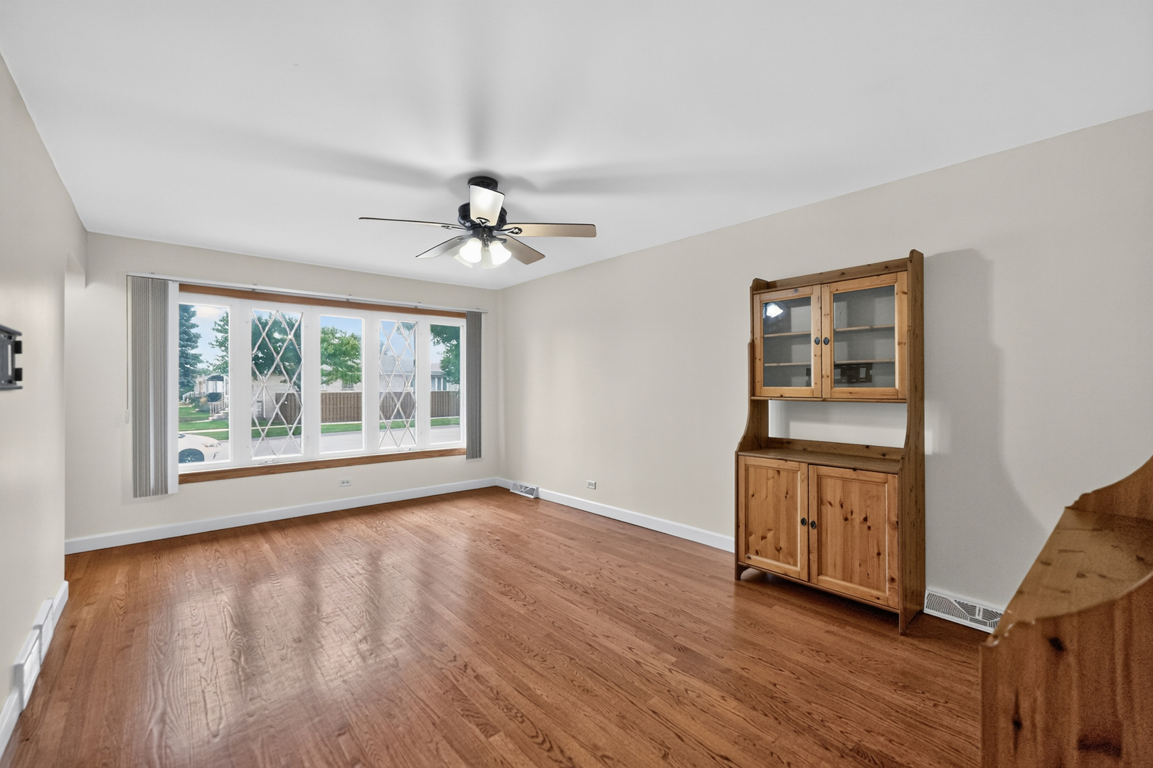 8632 W Ainslie Street Property Photo 6