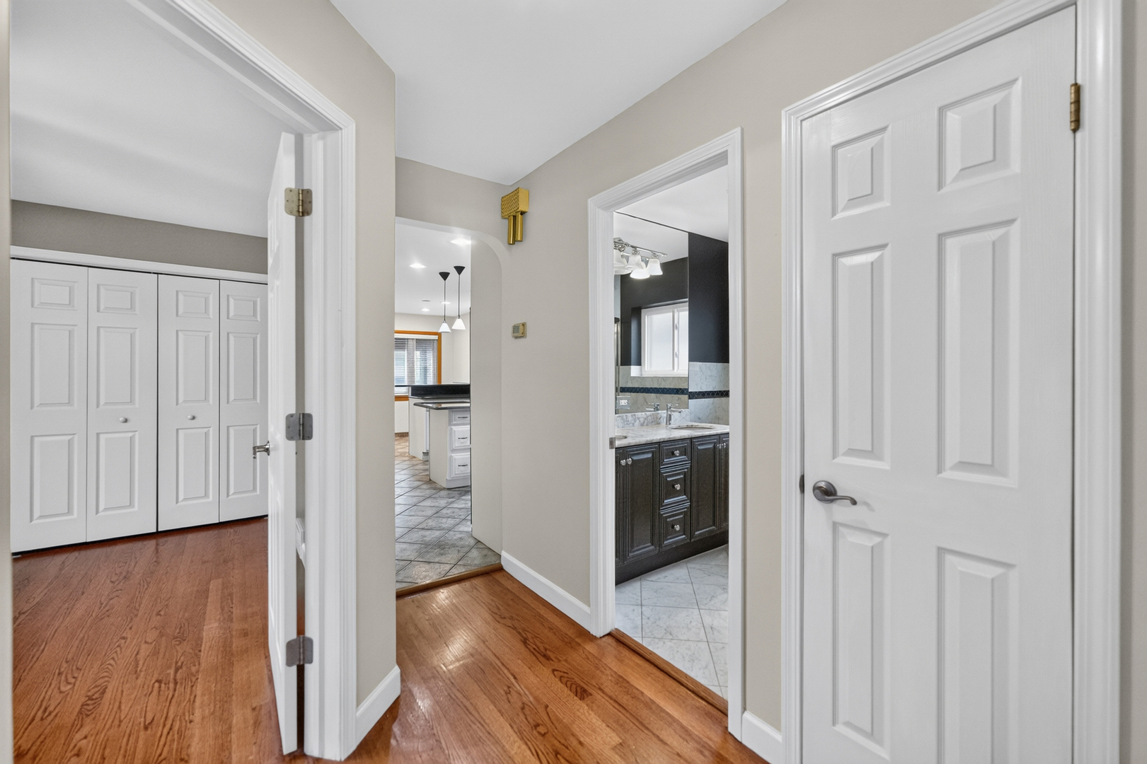 8632 W Ainslie Street Property Photo 7