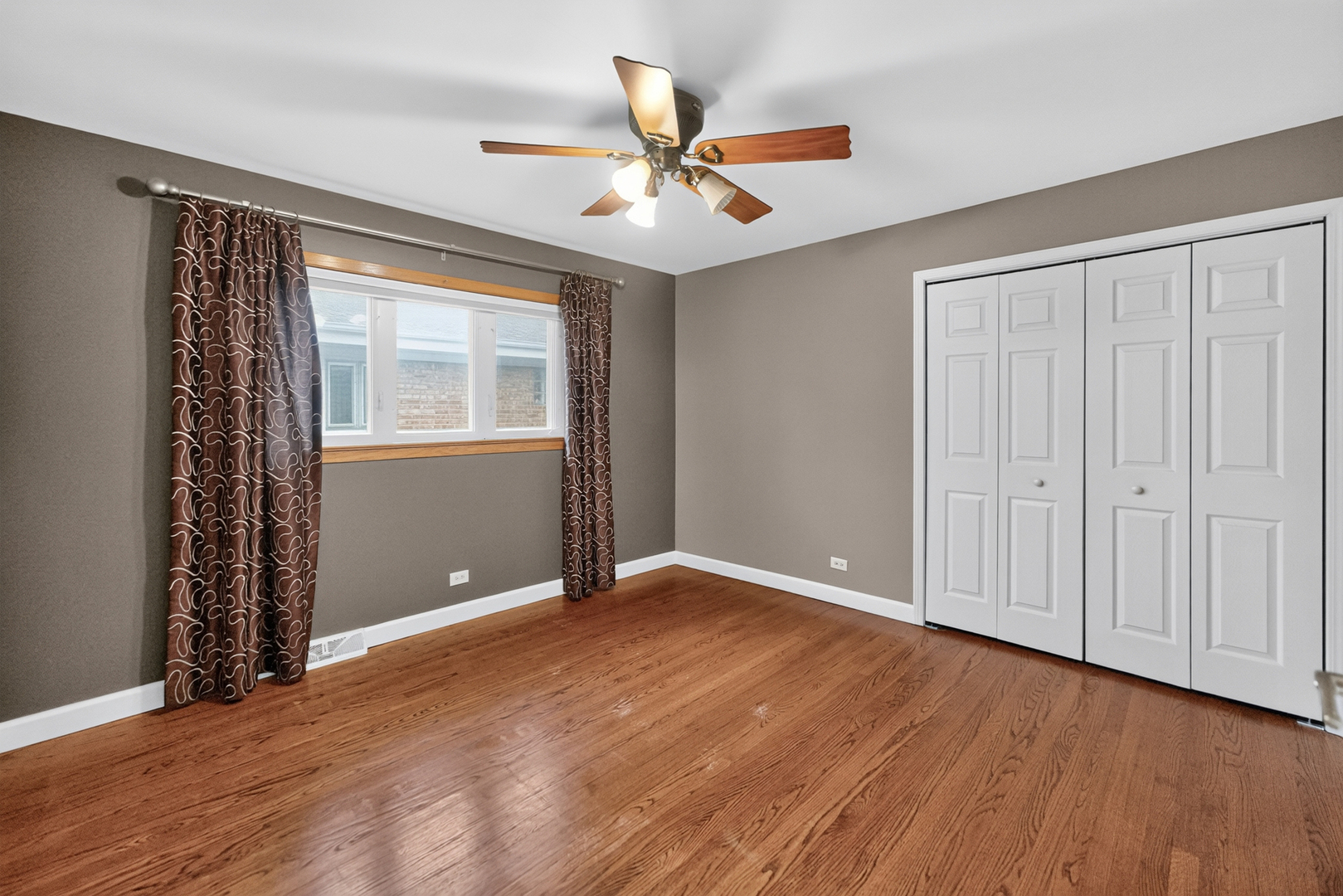 8632 W Ainslie Street Property Photo 8