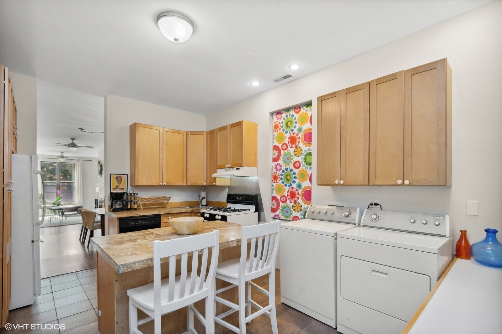 2008 W Roscoe Street 2 Property Photo 6
