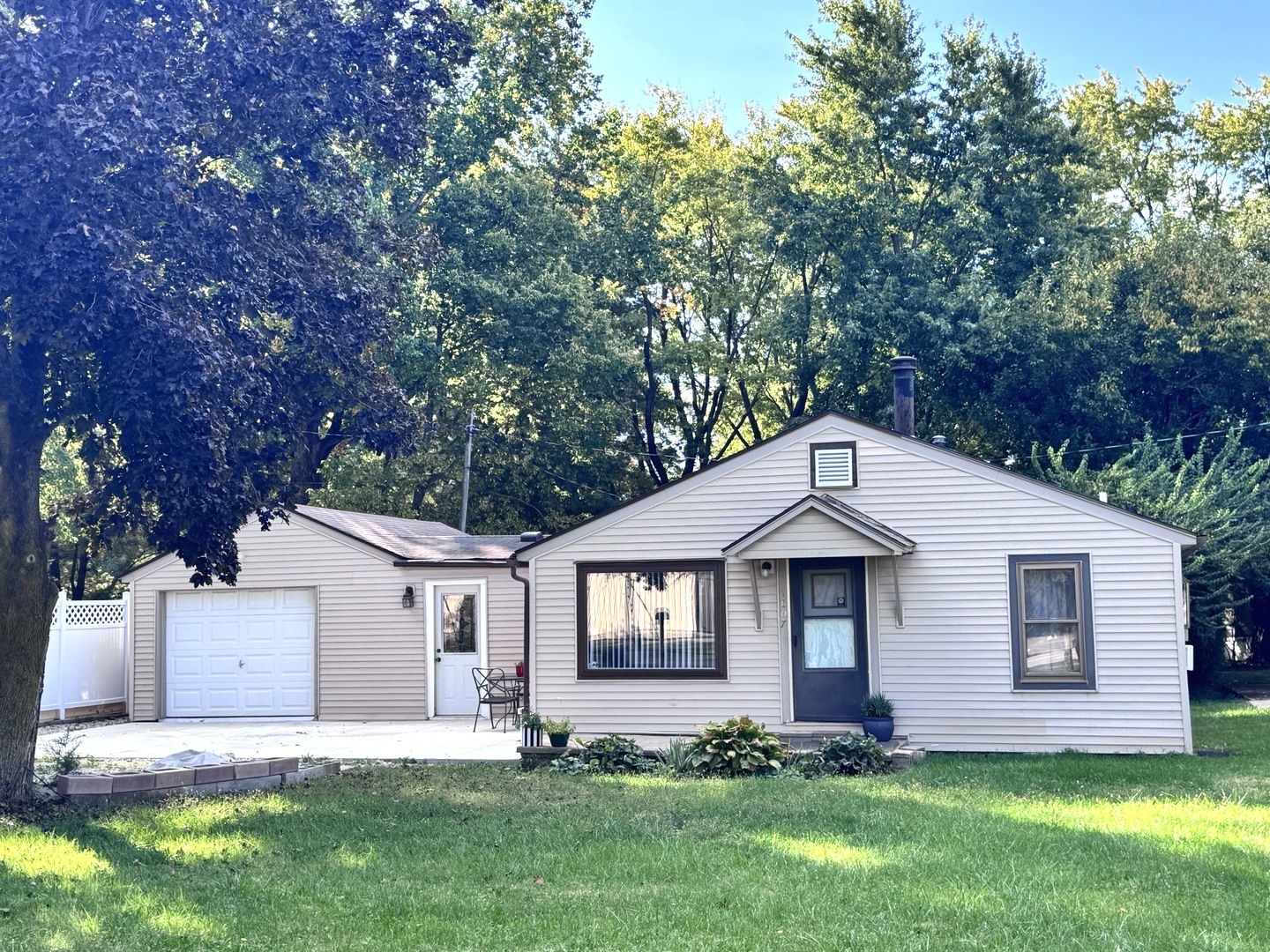 1607 Airport Road Property Photo 1