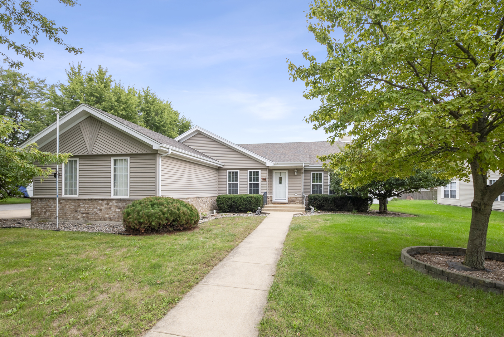 1582 Sun Ridge Drive Property Photo 2