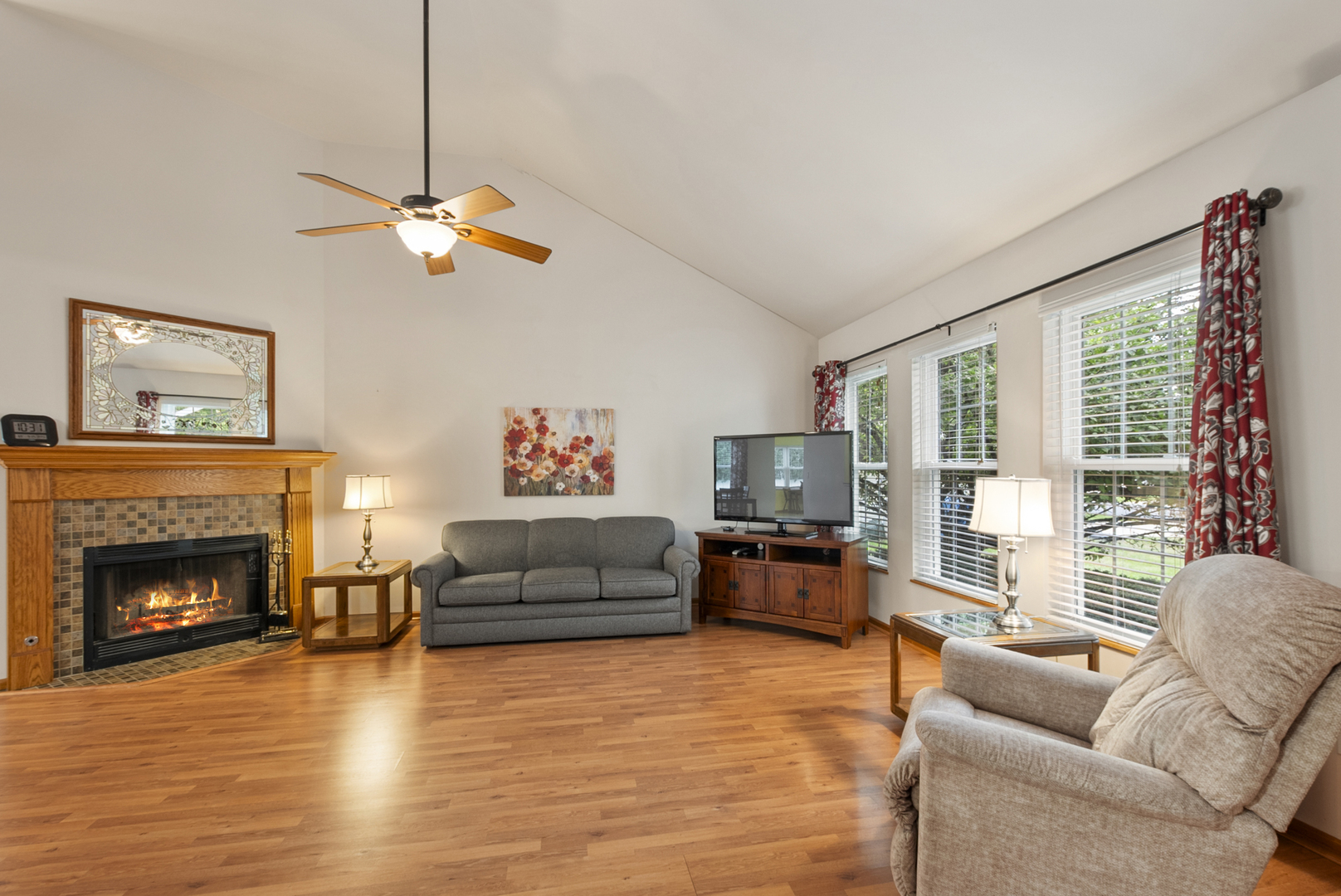 1582 Sun Ridge Drive Property Photo 3
