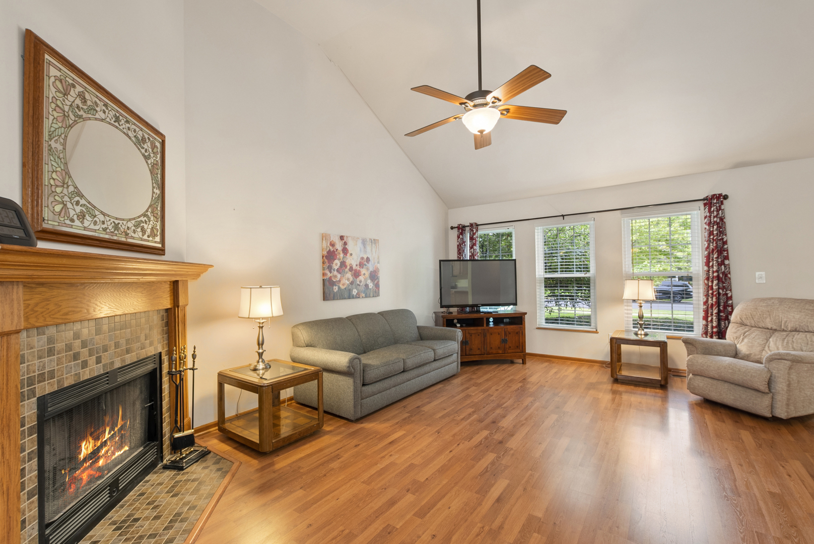 1582 Sun Ridge Drive Property Photo 4