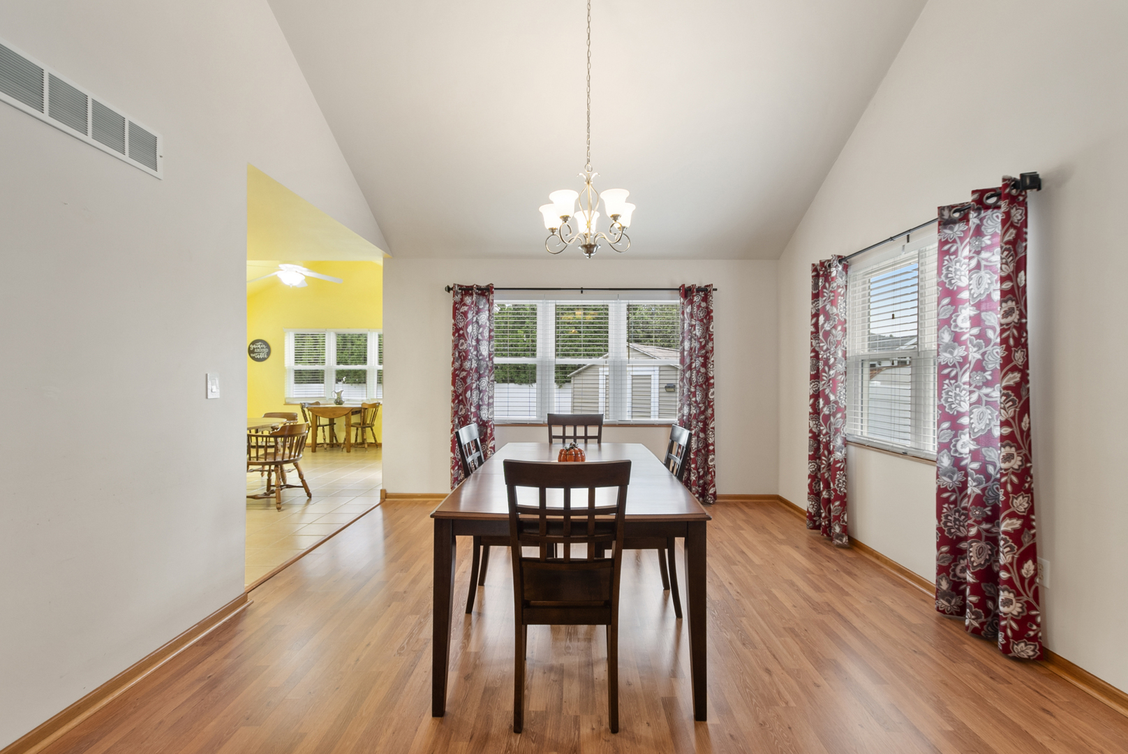 1582 Sun Ridge Drive Property Photo 5