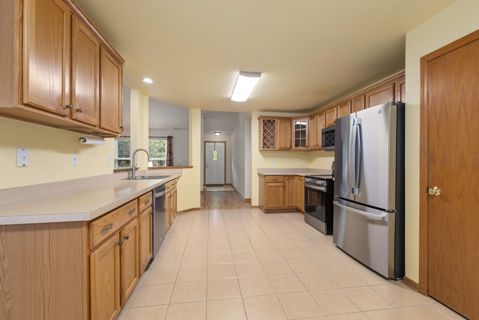 1582 Sun Ridge Drive Property Photo 8